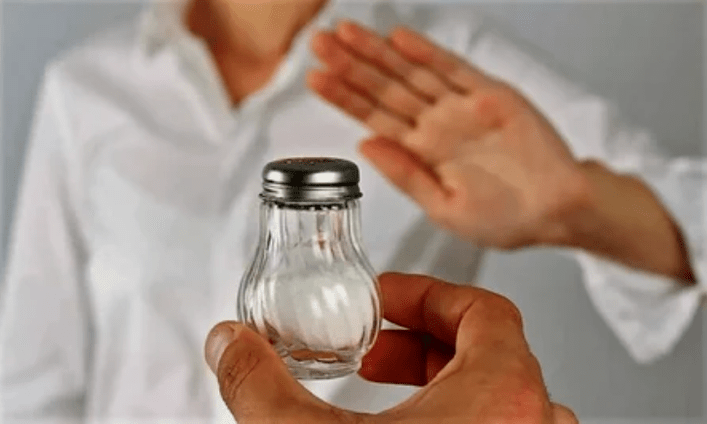 Pagdumili sa Salt sa Diet alang sa Pagkawala sa Timbang