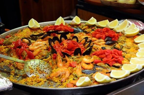 seafood pilaf alang sa mediterranean diet